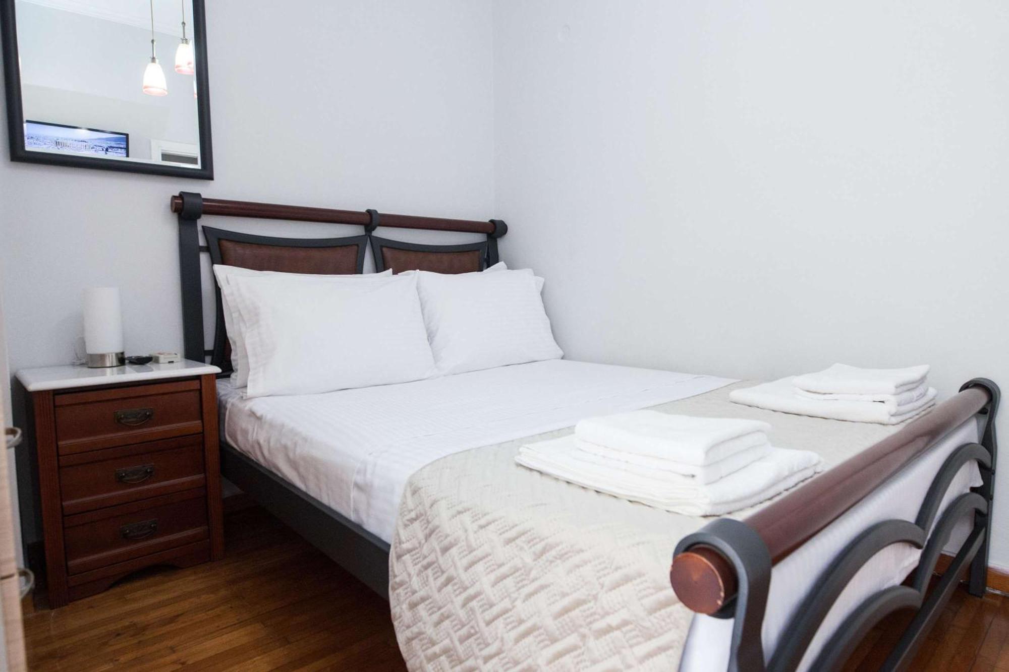 Central 2 Bd Apt With Balcony By Monastiraki Athens Exterior photo
